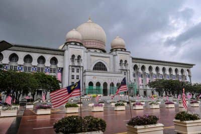 Panel tiga hakim Mahkamah Persekutuan membenarkan kerajaan merayu keputusan berhubung Seksyen 233 Akta Komunikasi dan Multimedia. Gambar hiasan 