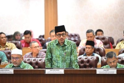 Muhammad Khalil (tengah) berkata penetapan itu dibuat selepas mendapat perkenan Sultan Mizan Zainal Abidin serta melalui kelulusan MAIDAM.