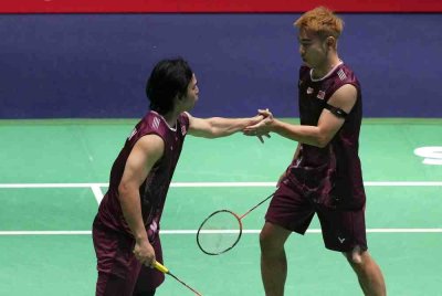 Sze Fei (kanan) dan Nur Izzuddin mara ke suku akhir Masters Kumamoto di Jepun. Foto: AFP