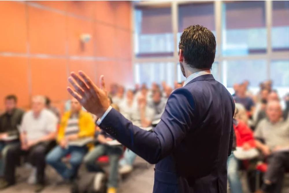 Komunikasi bukan semata-mata tentang siapa paling lantang bercakap atau siapa paling kerap muncul di media. Ia tentang bagaimana mesej diterima, ditafsir dan dirasai rakyat. Foto hiasan/123RF