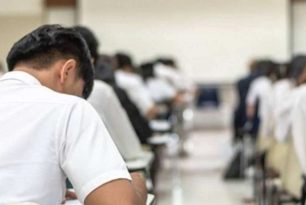 Negara yang maju bukan yang mempunyai ramai pelajar pandai menjawab tetapi yang mempunyai ramai rakyat yang tidak pernah berhenti belajar. Foto hiasan