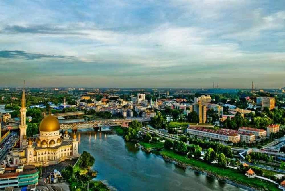 Dalam sejarah moden, Klang menjadi ibu negeri Selangor dari tahun 1875 hingga 1880, sebelum dipindahkan ke Kuala Lumpur. Foto hiasan