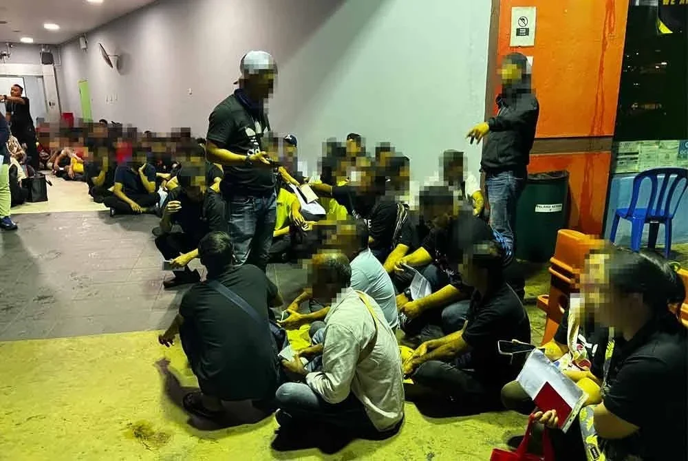 Antara warga asing yang diperiksa JIM Selangor pada Khamis.