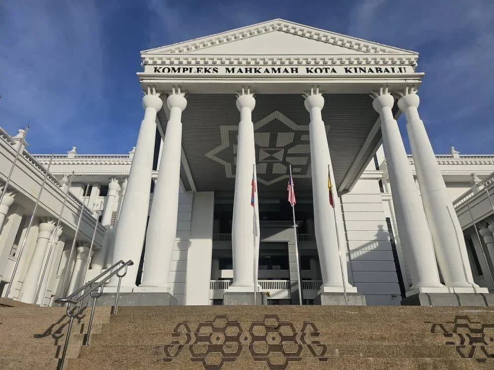 Pada 17 Oktober, Mahkamah Tinggi Kota Kinabalu memutuskan bahawa kerajaan Persekutuan bertindak secara tidak sah dan melampaui kuasa perlembagaan apabila gagal menunaikan hak Sabah terhadap 40 peratus hasil Persekutuan bagi 1974 hingga 2021. - Gambar hiasan