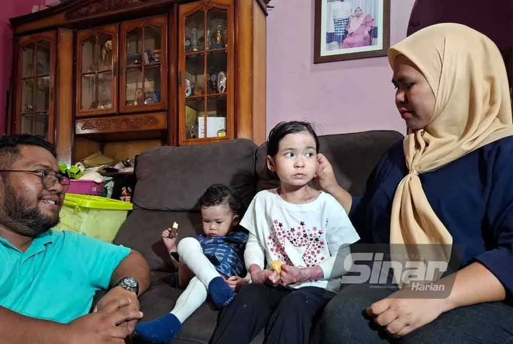 Muhamad Nazreen dan isteri mengakui, tidak pernah berhenti bimbang memikirkan tentang masa depan dua anak mereka, Aina Afieyah dan Muhamad Mikhail.