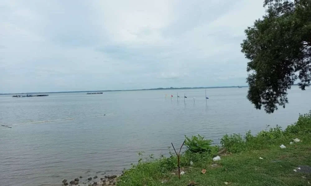 Seramai tiga kru kapal nelayan dipercayai hilang sejak 5 Oktober lalu selepas keluar menangkap ikan di perairan Sandakan.