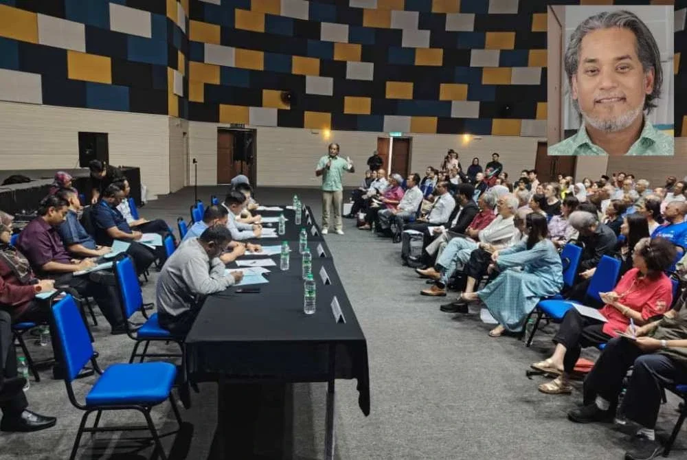 Sesi Libat Urus Penduduk Bukit Damansara bersama DBKL diadakan di Pusat Komuniti Bukit Damansara pada Jumaat. Gambar kecil: Khairy