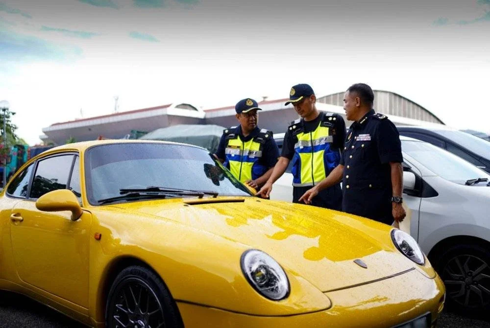 Kereta mewah jenis Porsche antara yang disita JPJ Kuala Lumpur pada minggu ini menerusi Op Luxury. Foto: JPJ KL