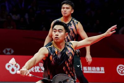 Sze Fei-Nur Izzuddin menumpaskan gandingan Taiwan Lee Jhe-Huei-Yang Po-Hsuan dalam perlawanan tiga set 21-16, 10-21, 21-16.