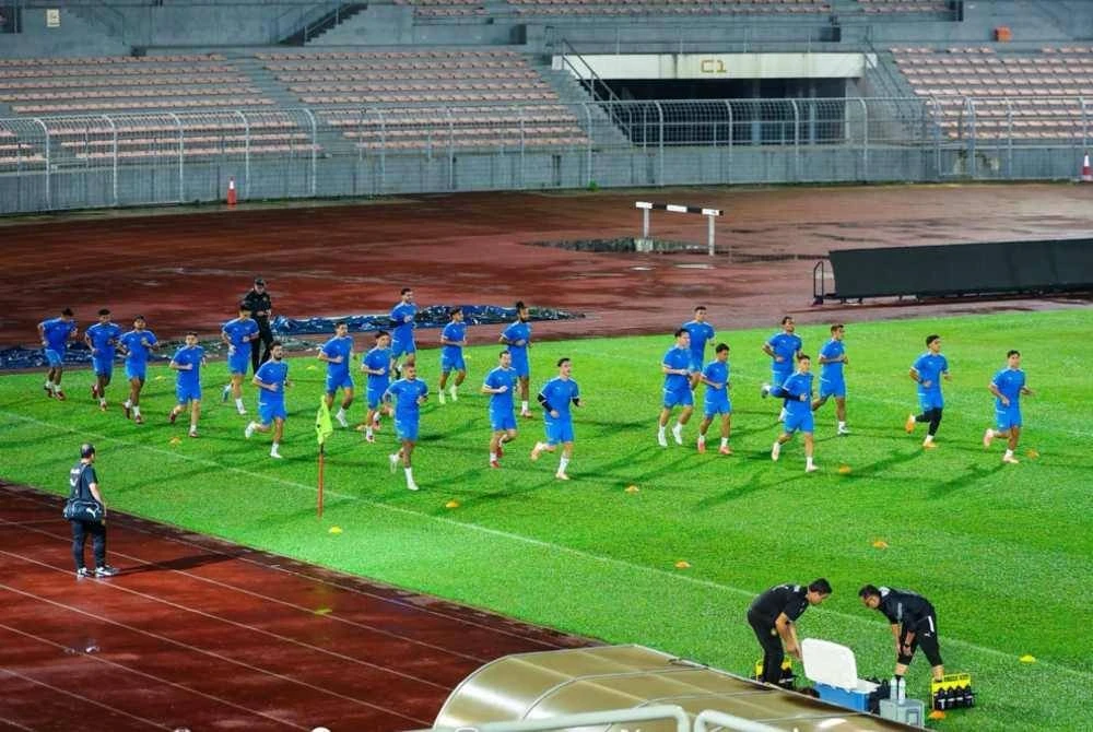 Skuad Harimau Malaya giat menjalani latihan sebagai persiapan menghadapi Nepal pada Selasa ini. Foto Malaysia NT
