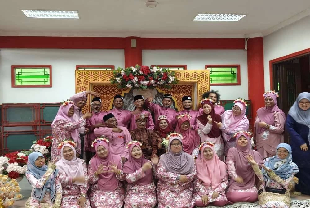 Leman dan Mahriah diraikan pada majlis sederhana namun meriah di Masjid Cina pada Jumaat lalu.