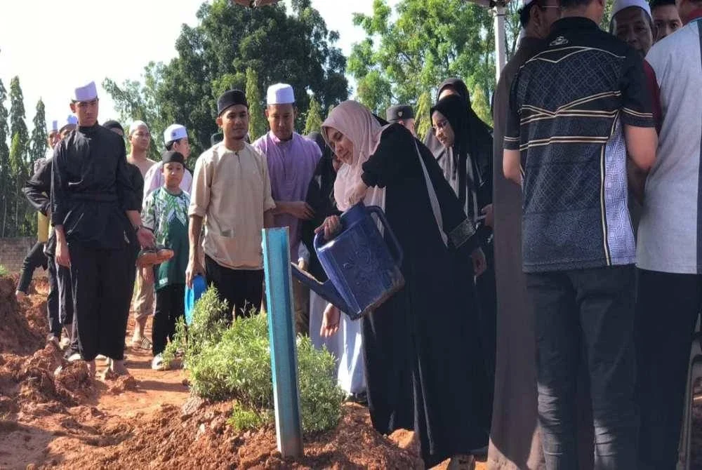 Jenazah Muhammad Hazmi selamat dikebumikan pada pagi Sabtu.