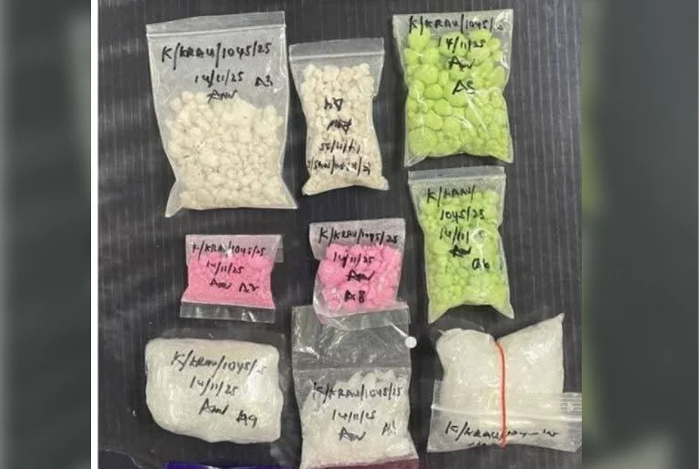 Bekalan dadah yang dirampas dalam serbuan di kawasan Kampung Rumpun Makmur, Kuala Krau pada Jumaat. Foto FB Polis Temerloh