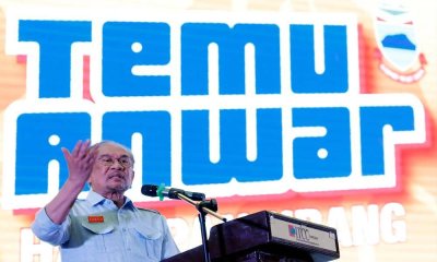 Perdana Menteri, Datuk Seri Anwar Ibrahim berucap pada Dialog Anak Muda bersama Perdana Menteri di Pusat Teknologi dan Komersial Antarabangsa (ITCC) Penampang. Foto Bernama 