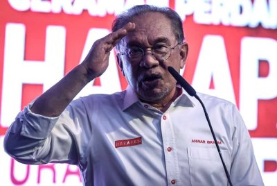 Perdana Menteri, Datuk Seri Anwar Ibrahim ketika berucap pada ceramah Perdana Harapan Urang Sabah sempena Pilihan Raya Negeri Sabah (PRN) ke-17 di Pekan Inanam. Foto Bernama 