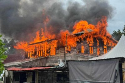 Keadaan bangunan Pasti Raudhatul Athfal yang terbakar kira-kira 70 peratus dalam kejadian pada pagi Ahad.