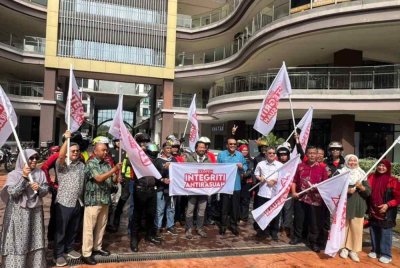 Flag off Jelajah Integriti pasukan motosikal berkuasa tinggi sempena pelancaran KIAR 2025 di Pejabat Ikram di Putrajaya pada Ahad.