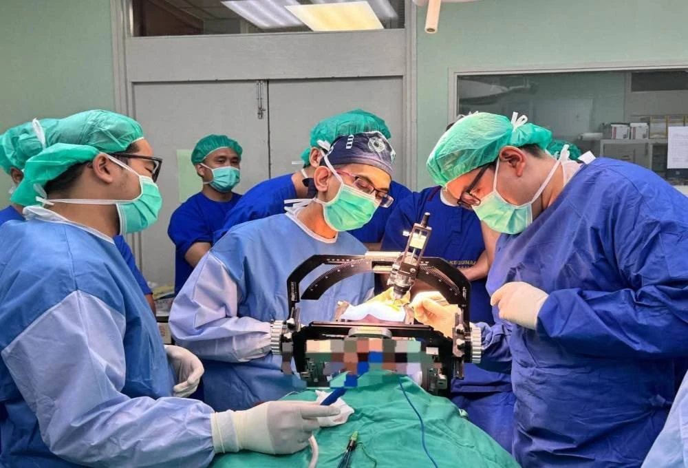 HRPB terus melakar sejarah apabila berjaya melaksanakan prosedur DBS pertama di negeri itu. FOTO: FB HRPB