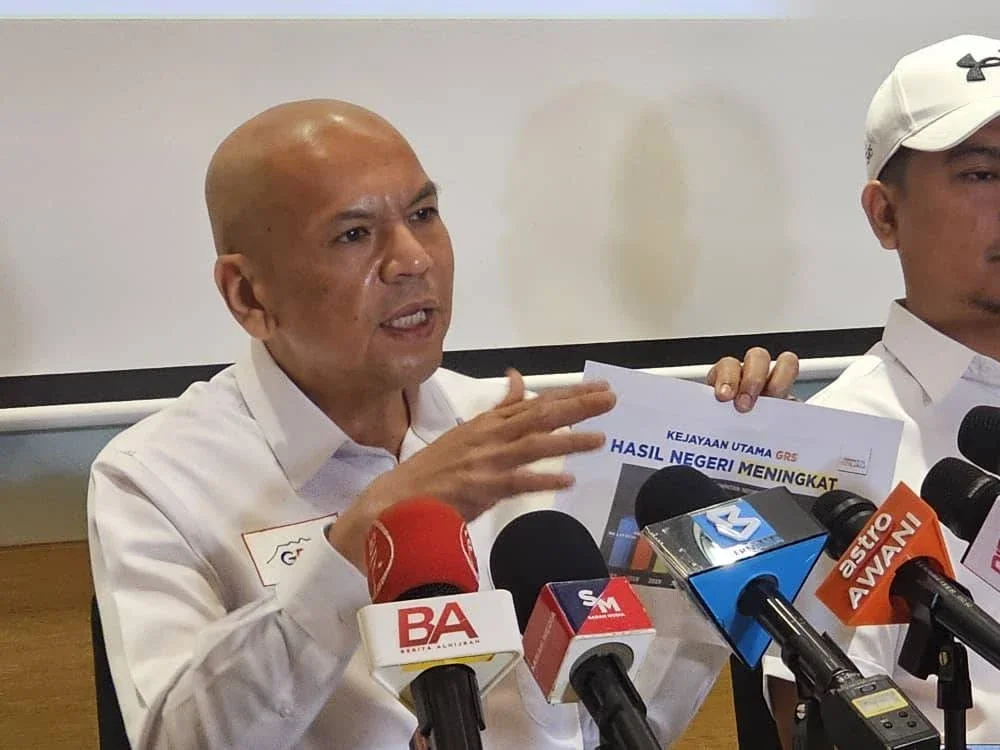 Armizan dalam sidang akhbar sempena pelancaran Manifesto PRN17 GRS di SICC, Kota Kinabalu.