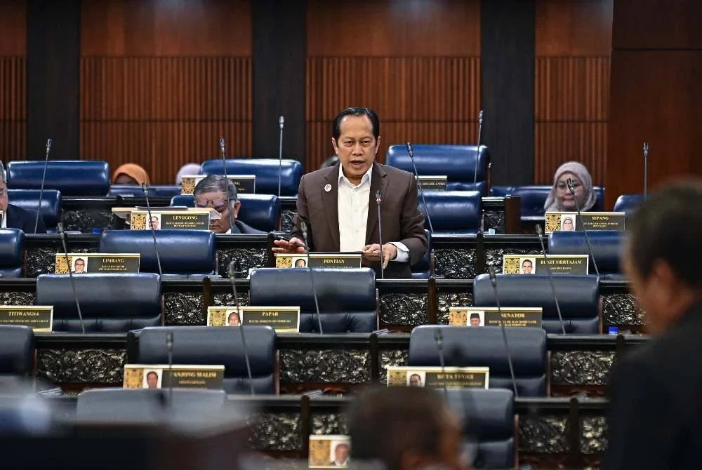 Ahmad ketika sesi Pertanyaan-Pertanyaan Bagi Jawab Lisan di Dewan Rakyat pada Isnin. FOTO: JABATAN PENERANGAN MALAYSIA