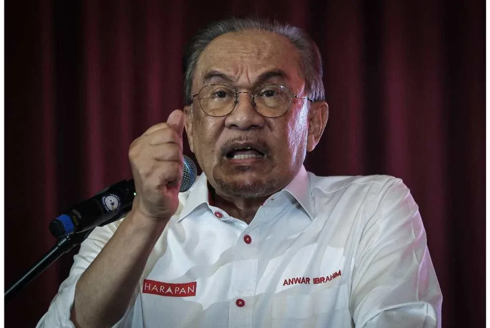 Anwar menyeru kerajaan Persekutuan dan negeri agar terus memperkukuh kerjasama. - Foto: Bernama 
