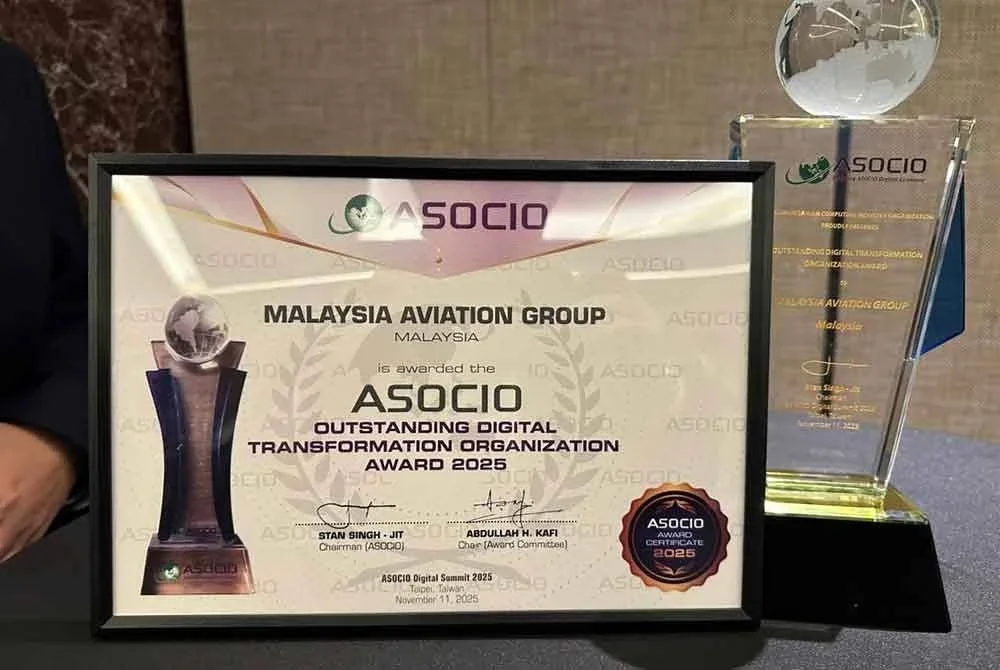 MAG’s Digital Technology Office (DTO) menerima ASOCIO Outstanding Digital Transformation Organisation Award 2025 pada ASOCIO Digital Summit di Taipei.