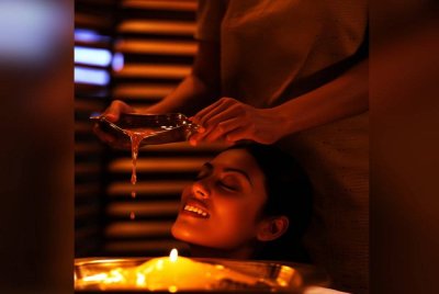 Antara perubatan integratif yang mula mendapat perhatian adalah Ayurveda yang berakar umbi daripada perubatan kuno India. Gambar hiasan