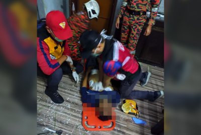 Mangsa ditemui dalam keadaan tidak sedarkan diri dipercayai akibat terkena renjatan elektrik.