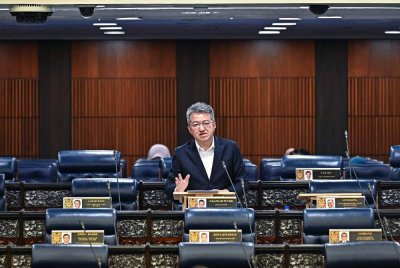 Chin Tong ketika sesi Pertanyaan-Pertanyaan Bagi Jawab Lisan di Dewan Rakyat pada Isnin. FOTO: JABATAN PENERANGAN MALAYSIA