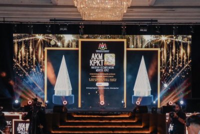 KPKT menafikan sekeras-kerasnya dakwaan hidang minuman beralkohol pada semasa Majlis Anugerah Kecemerlangan Menteri KPKT seperti yang tular di Facebook. Gambar hiasan 