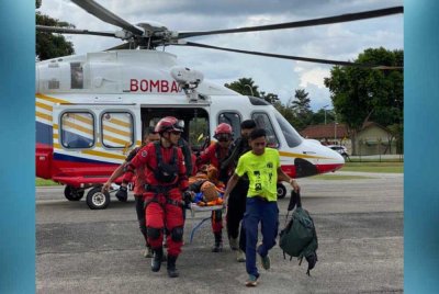 Mangsa berjaya dibawa keluar menggunakan helikopter sebelum dihantar ke Hospital Gerik untuk rawatan lanjut.