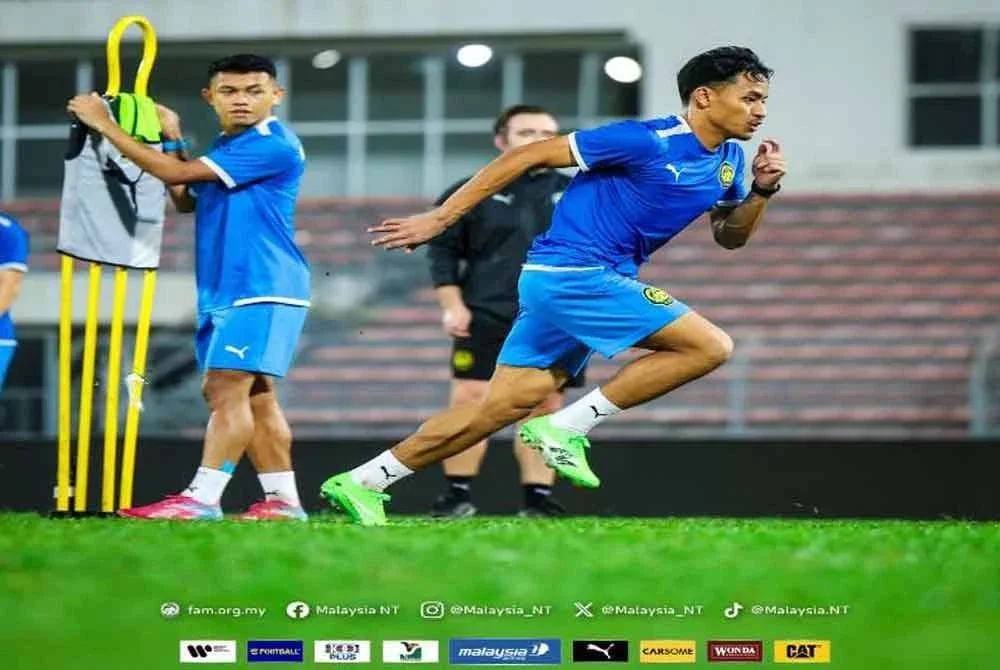 Luqman Hakim (kanan) berpeluang untuk menerajui jentera serangan Harimau Malaya menentang Nepal. Foto: Malaysia NT