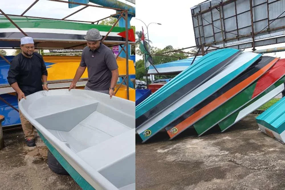 Masduki (kiri) dan adiknya, Masrul Nizam memeriksa bot yang akan dijual kepada pelanggan.