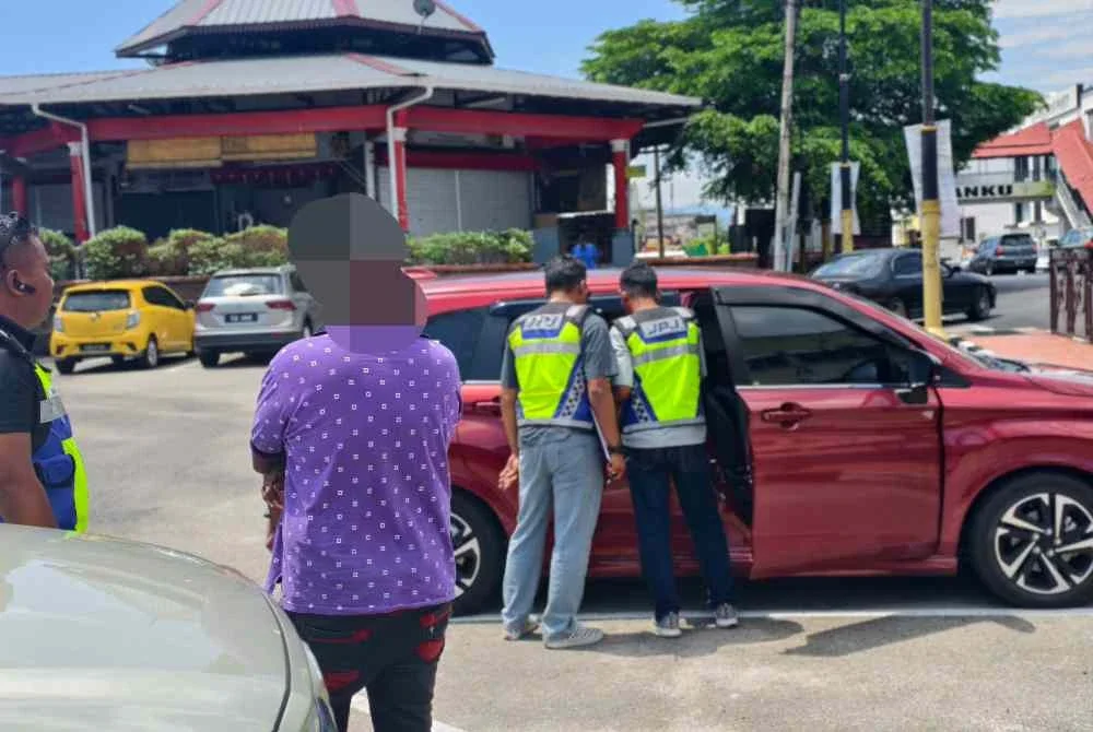 Seorang pemandu lelaki dikenakan tindakan oleh JPJ Negeri Sembilan dalam operasi van sekolah haram baru-baru ini.