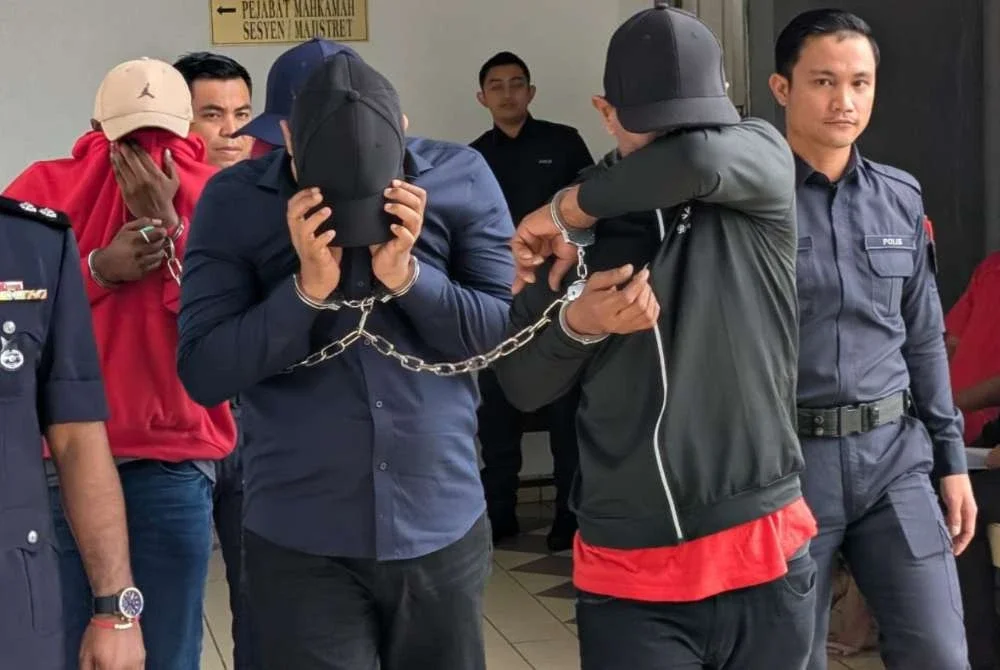 Empat lelaki dihadapkan ke Mahkamah Majistret Taiping pada Selasa atas pertuduhan cuba mencuri kabel bawah tanah dalam kejadian, minggu lalu.