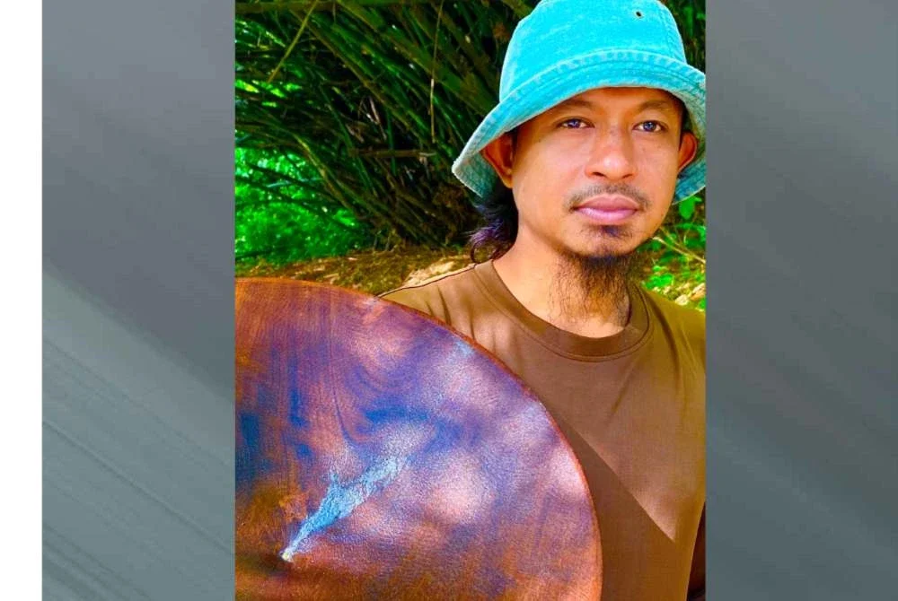 Kamil yang mendulang sejak berusia enam tahun mendakwa emas di Sungai Tadoh di sini sering ‘muncul’ melimpah pada hari Jumaat. - Foto: HAZELEN LIANA KAMARUDIN