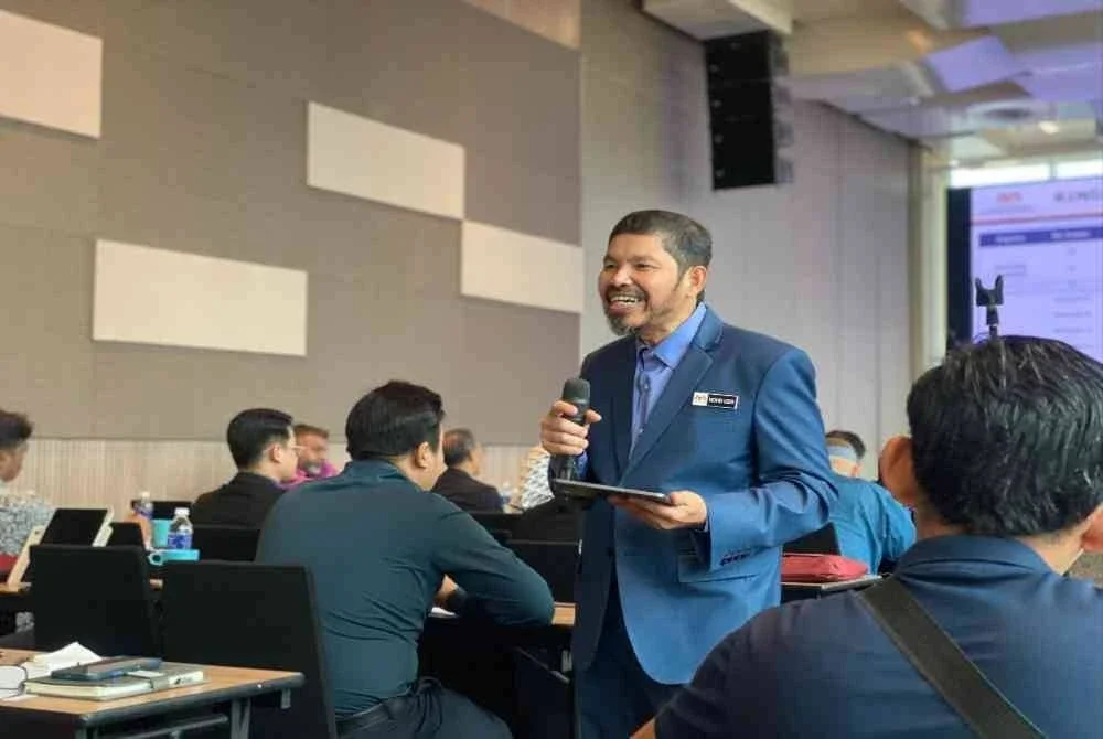 Mohd Uzir memberi penerangan ketika Sesi Libat Urus Banci Ekonomi 2026 Bersama Stakeholders dan Persatuan Perniagaan Peringkat Wilayah Persekutuan, di ibu negara pada Selasa.