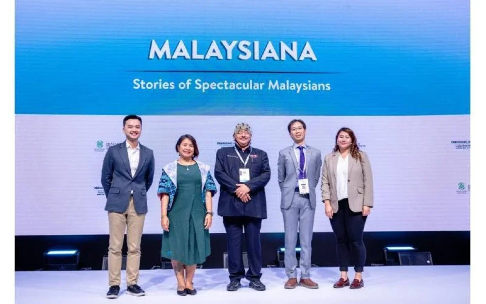 Dari kanan: Annice Lyn, Teng Jian, Jafry Malin dan Louisa Shobhini menjadi panel sesi Malaysiana: Stories of Spectacular Malaysians di KMF 2025 yang diadakan di Kuala Lumpur, baru- baru ini.
