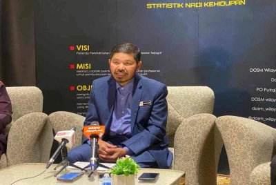 Mohd Uzir ketika sidang akhbar selepas Sesi Libat Urus Banci Ekonomi 2026 Bersama Stakeholders dan Persatuan Perniagaan Peringkat Wilayah Persekutuan, pada Selasa.