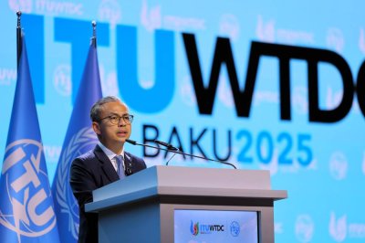 Fahmi ketika menyampaikan Kenyataan Negara pada Segmen Peringkat Tinggi Persidangan Pembangunan Telekomunikasi Dunia 2025 (WTDC-25) di Auditorium, Pusat Konvensyen Baku hari ini. Foto Bernama 