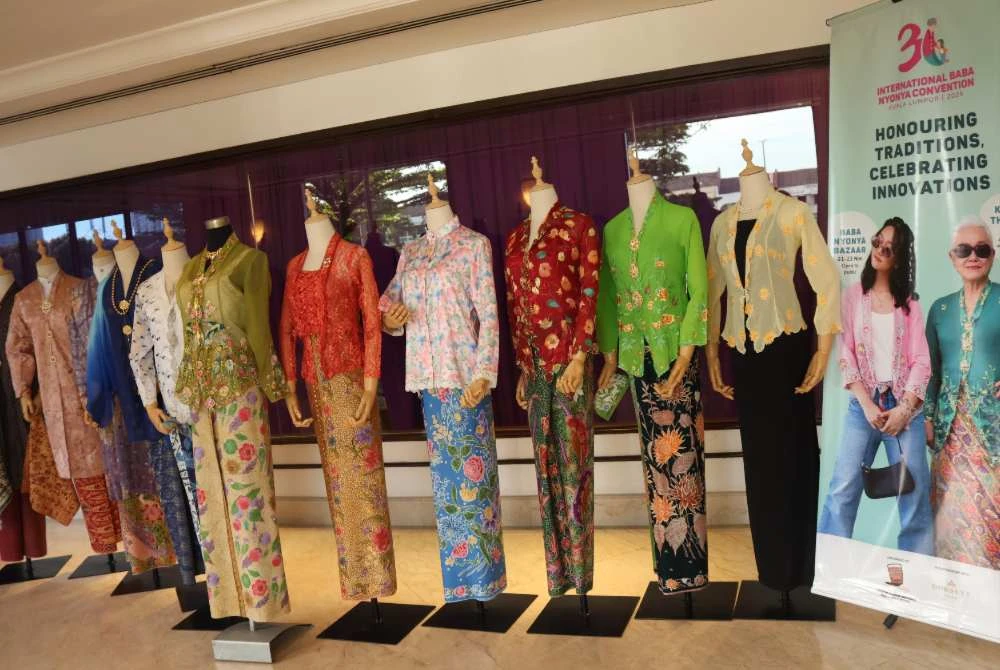 Bazar Kebudayaan yang menampilkan tekstil tradisional, aksesori, barang kemas, bahan masakan dan kraf tempatan serta antarabangsa.