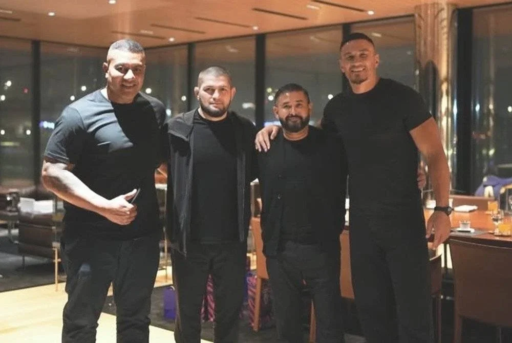 Dari kiri) Soa Palelei, Khabib Nurmagomedov, Tunku Mahkota Ismail dan Sonny Bill Williams. - Foto INSTAGRAM/hrhcrownprinceofjohor