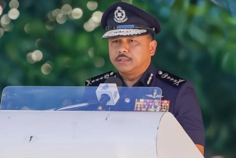Ketua Polis Kelantan, Datuk Mohd Yusoff Mamat semasa merasmikan Perhimpunan Bulanan Polis di Ibu Pejabat Polis Kontinjen (IPK) Kelantan pada Rabu.