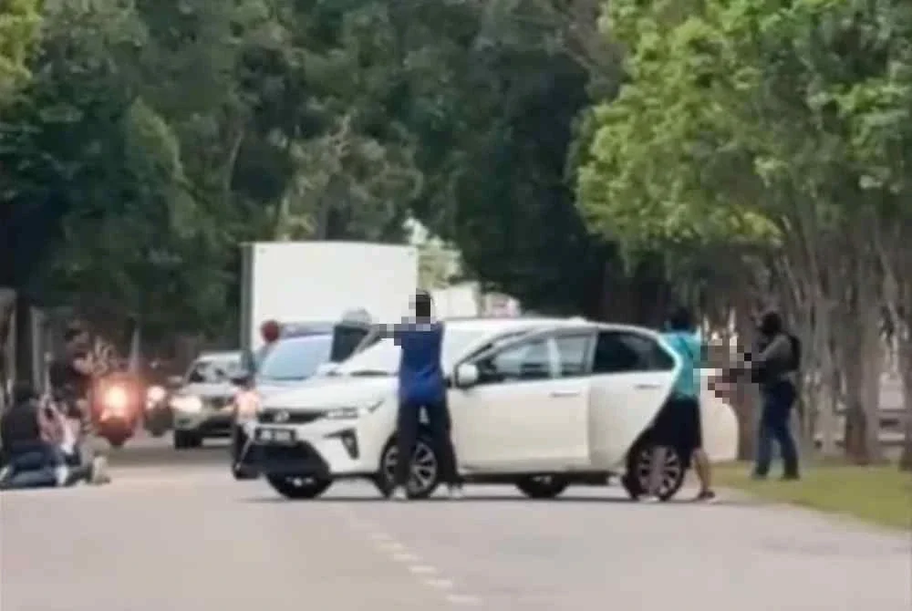 Semua anggota terlibat lengkap dengan peralatan keselamatan latihan serta dibekalkan peluru kosong bagi tujuan simulasi dan kawad taktikal.