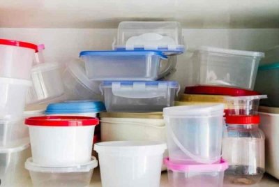 Ada segelintir individu mempunyai satu tabiat pelik iaitu menyimpan semua bekas plastik makanan. Gambar hiasan