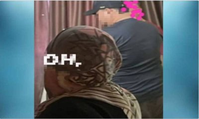 Penguatkuasa JAINJ menahan pasangan lelaki dan wanita yang juga rakan sekerja ditahan berkhalwat dalam sebuah bilik hotel di Kluang. - Foto JAINJ