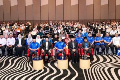 Amrin (tengah) bersama peserta program Wakalah Talk 2025 pada Rabu. - Foto: PPZ-MAIWP.