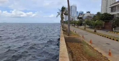 Paras air laut di pesisir Jakarta Utara kini berada lebih tinggi daripada daratan ketika ibu kota terus mendap sehingga 30 sentimeter setahun.-Agensi