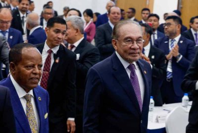 Anwar semasa Ethiopia-Malaysia High-Level Business Forum, yang diadakan sempena lawatan rasmi Perdana Menteri Malaysia ke Republik Demokratik Persekutuan Ethiopia di Addis International Convention Center (ICC), pada Rabu. Foto Bernama 