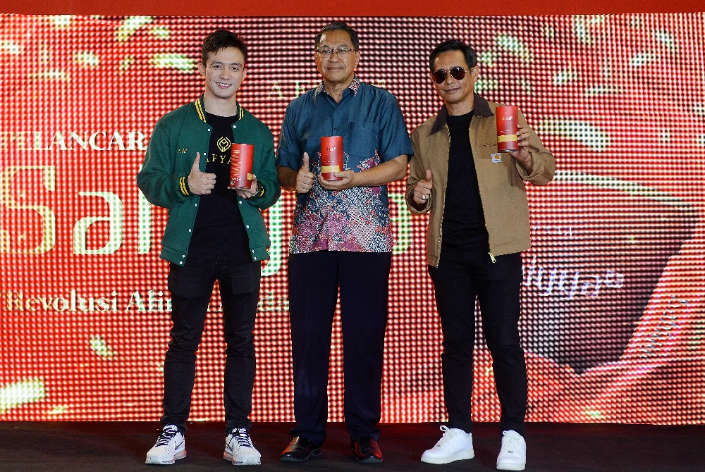 Penasihat Perubatan AFYAA, Dr Amir Isahak (tengah) bersama Zamarul dan Hasif.